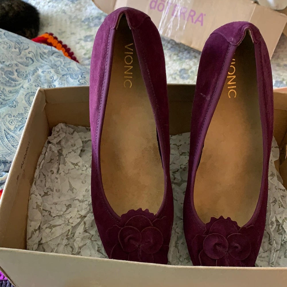 Ladies size 11 Vionic heels